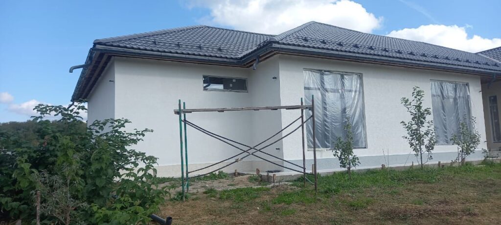 Штукатурный фасад дома.